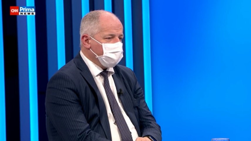 Prymula naznačil, že je možné označit lidi čipem, kteří prodělali Covid-19