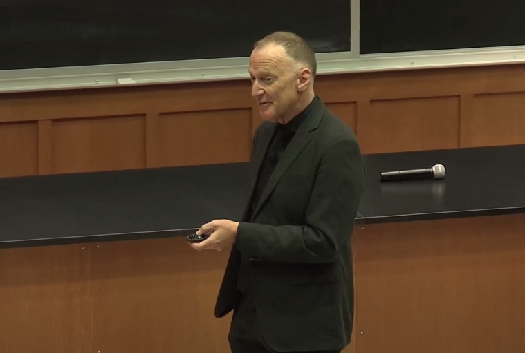„Ano, umíme vymazat i pozměnit pamět, není to sci-fi,“ varuje Dr. Charles Morgan