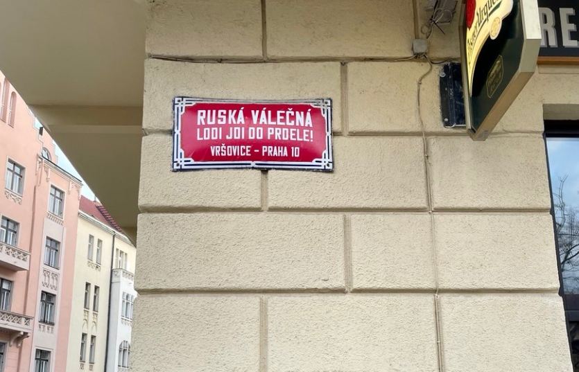 Pražské ulice „změnily názvy“, jako forma protestu proti válce na Ukrajině