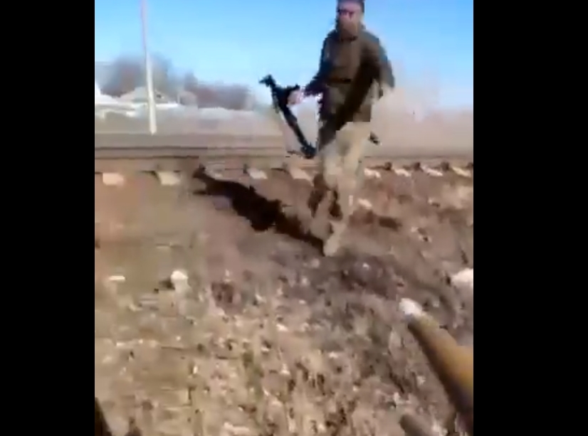 ŽIVĚ: „Alláh akbar.“ Těžké boje u Kyjeva natočeny na video