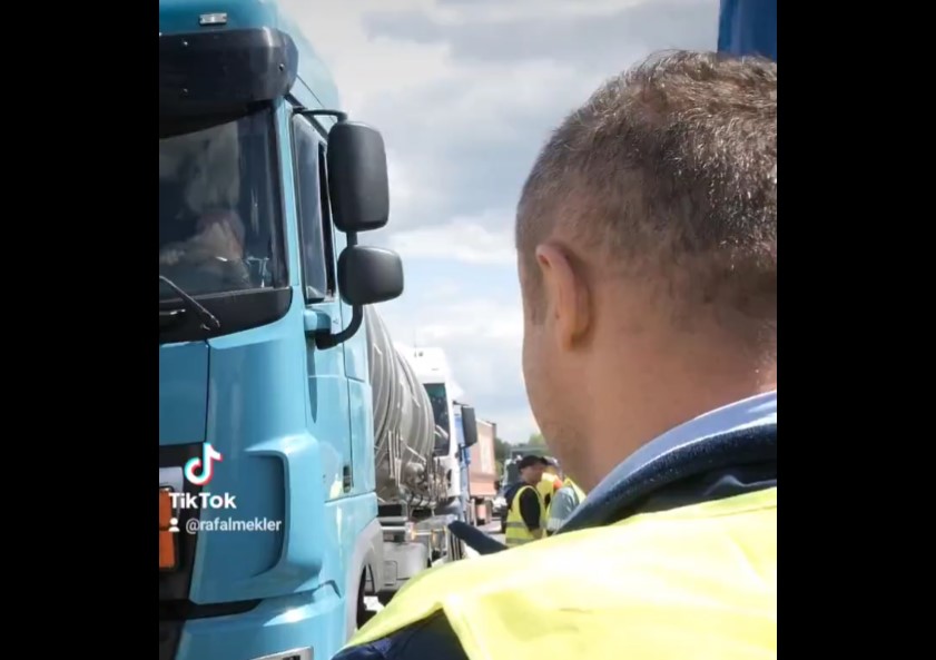 Polští nákladní dopravci blokují ukrajinské hranice kvůli nekalému obchodu