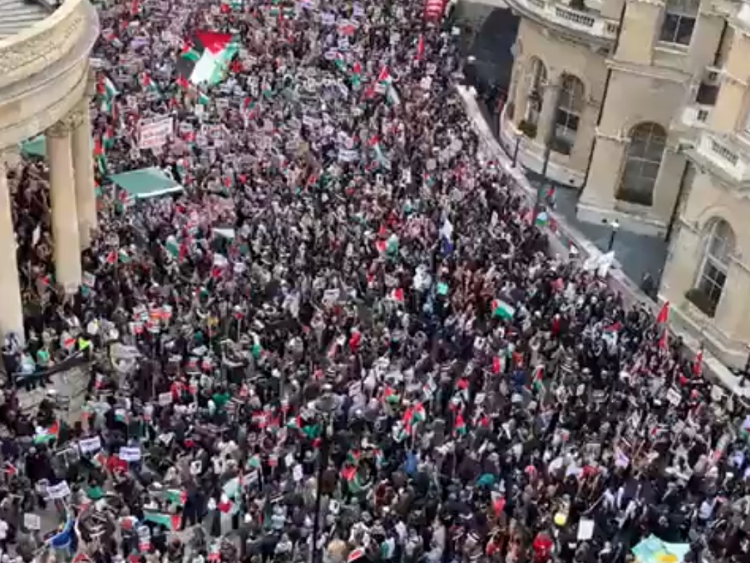 ŽIVĚ: Masivní propalestinské protesty se konají po celé Velké Británii