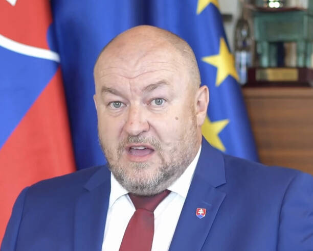 Ozve se Zdechovský? „Korupční“ aféra hýbe Slovenskem | AC24.cz