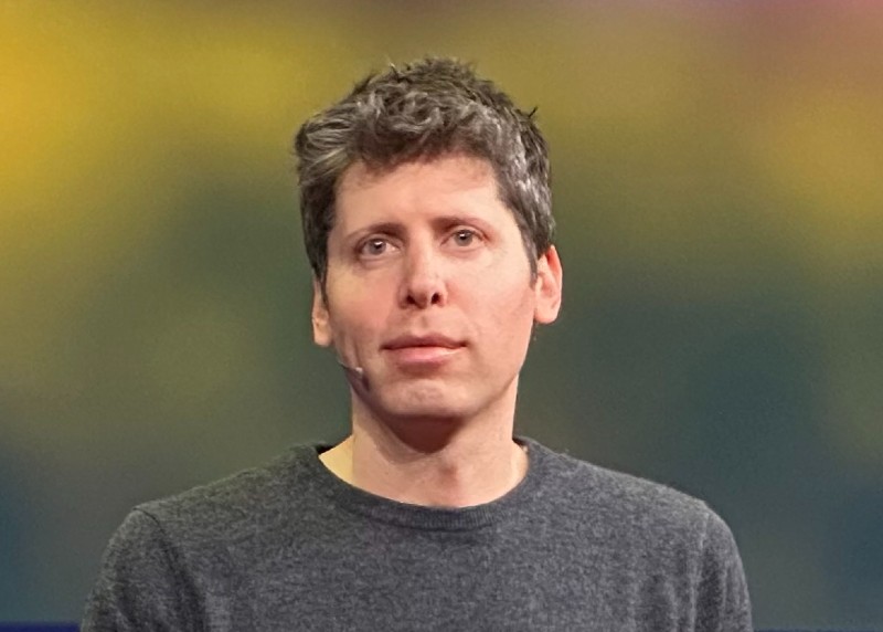 sam altman mimozemské portály